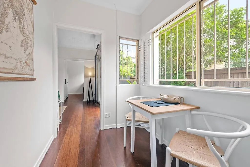 Quiet & Bright Art Deco Apartment By New Farm Park Brisbane