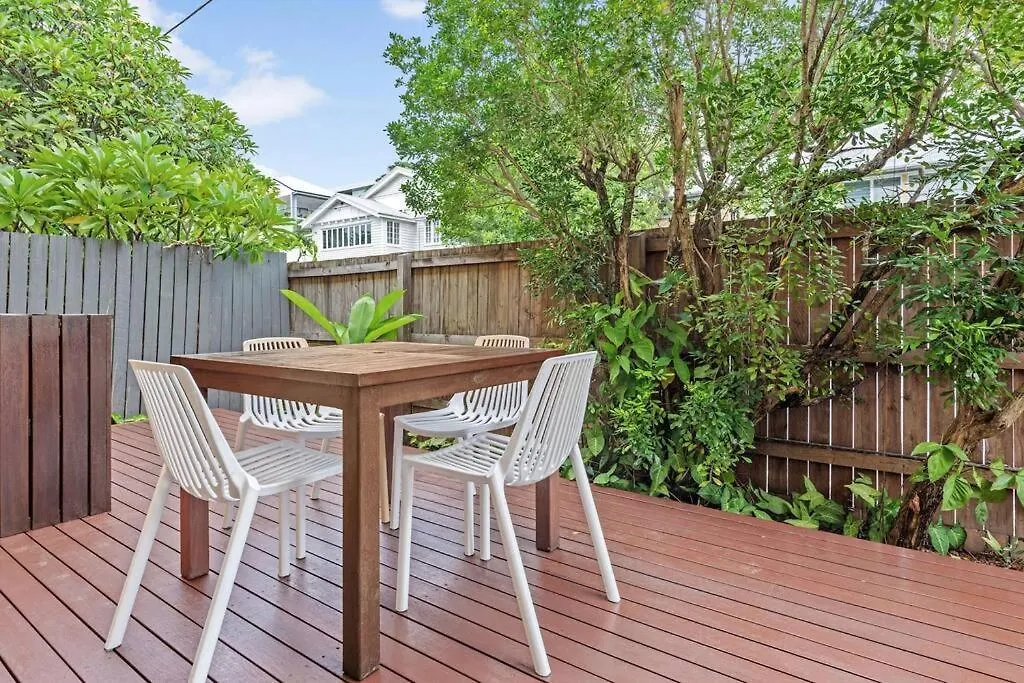 Quiet & Bright Art Deco Apartment By New Farm Park Brisbane